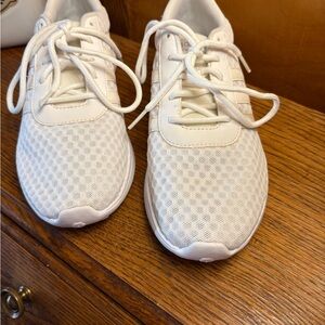 Adidas White Athletic Shoes with Breathable Fabric and Low-Top Design